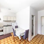 Apartman Cozy In With Wifi