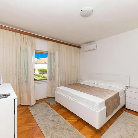 Beautiful In With Kitchen Appartement *