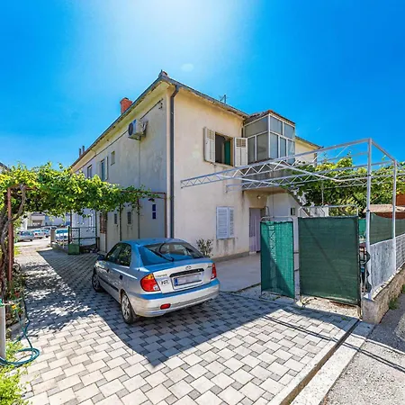 Appartement Beautiful In With Kitchen Trogir