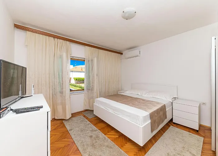 2 Bedroom Lovely In Apartament *